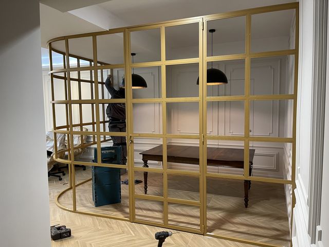 Instalación de estructura metálica decorativa a medida