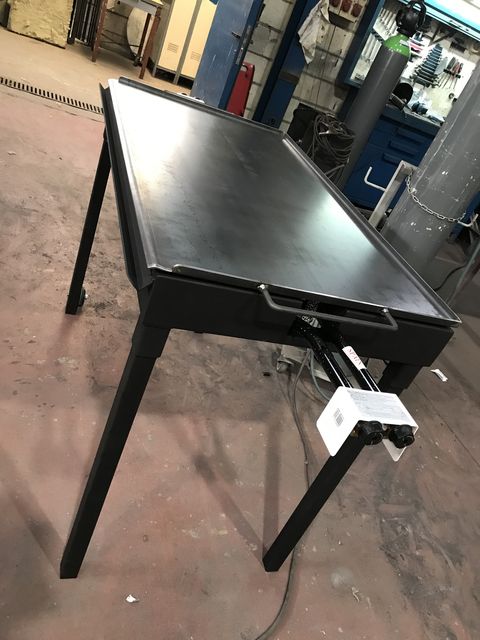 Mesa o carro metálico fabricado a medida
